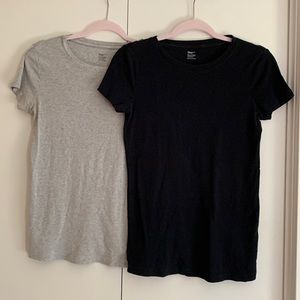 “Vintage” Gap Favorite Crew Neck T- Shirts Grey and Black Women’s Medium